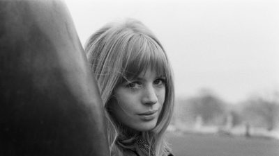 Περιπλανώμενη και Ευτυχισμένη: Για την Marianne Faithfull | 08.02.2025