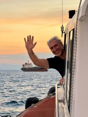 Ο ασυρματιστής Μάκης Ιορδανίδης στις «Καλές Θάλασσες» με τον Αντώνη Καραγιαννάκη | 23.06.2025